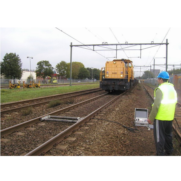 Váha pro železniční kolejová vozidla LESAK ATW8DS, 30t/50kg (Přenosný dynamický nebo i statický železniční systém vážení.)